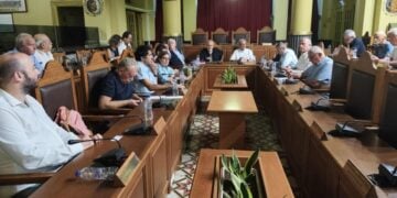Στιγμιότυπο από τη συνάντηση Ελλήνων και Τούρκων αυτοδιοικητικών (φωτ.: ΑΠΕ-ΜΠΕ)