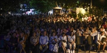 Πλήθος κόσμου συγκεντρώνεται στις εκδηλώσεις της Βαλκανικής Πλατείας (φωτ.: Δήμος Νεάπολης-Συκεών)