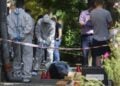 Αστυνομικοί της σήμανσης ερευνούν το σημείο όπου δολοφονήθηκε ο πρώην πρόεδρος του ουκρανικού κοινοβουλίου Αντρίι Παρούμπι, στη Λβιβ (φωτ.: EPA/Mykola Tys)