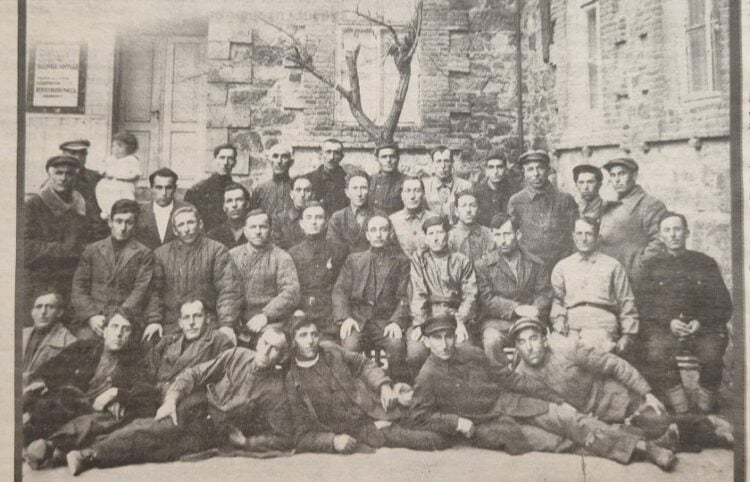 Έλληνες του Μαντάν, δεκαετία 1930 (πηγή: αρχείο Παύλου Χεριανίδη)