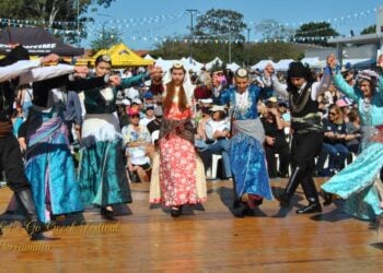 Τα μέλη του «Ποντοξενιτέα» «ταξίδεψαν» τους ομογενείς στον Πόντο (φωτ.: facebook/Syndesmos Connecting People and Their Stories)