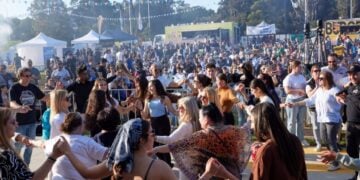 Το αδιαχώρητο επικράτησε στο περσινό φεστιβάλ όταν άρχισαν οι χοροί (φωτ.: facebook/Let's Go Greek Festival Parramatta)