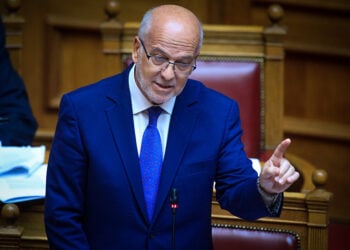 Ο Γιώργος Φλωρίδης στα κυβερνητικά έδρανα (φωτ.: EUROKINISSI / Γιώργος Κονταρίνης)