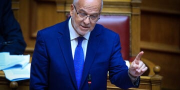 Ο Γιώργος Φλωρίδης στα κυβερνητικά έδρανα (φωτ.: EUROKINISSI / Γιώργος Κονταρίνης)