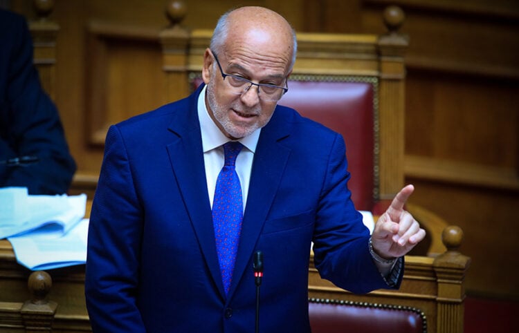 Ο Γιώργος Φλωρίδης στα κυβερνητικά έδρανα (φωτ.: EUROKINISSI / Γιώργος Κονταρίνης)