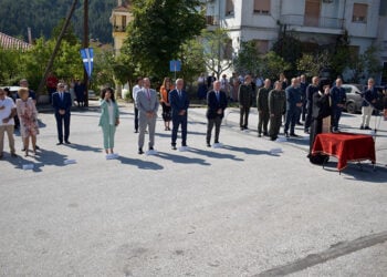 Στο Μνημείο της Πλατείας Ι. Ιωαννίδη (φωτ.: Facebook / Περιφερειακή Ενότητα Φλώρινας)