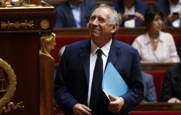 Ο Γάλλος πρωθυπουργός Φρανσουά Μπαϊρού στη γαλλική Εθνοσυνέλευση, κατά τη συζήτηση για την ψήφο εμπιστοσύνης (φωτ.: EPA/Yoan Valat)