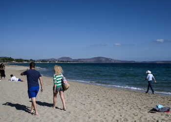 Φθινόπωρο στην παραλία της Νέας Μάκρης (φωτ.: EUROKINISSI / Μιχάλης Καραγιάννης)