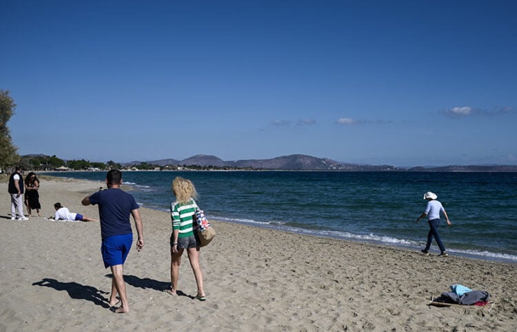 Φθινόπωρο στην παραλία της Νέας Μάκρης (φωτ.: EUROKINISSI / Μιχάλης Καραγιάννης)