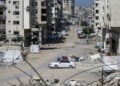 Παλαιστίνιοι εγκαταλείπουν την πόλη της Γάζας για να γλιτώσουν από τους ισραηλινούς βομβαρδισμούς (φωτ.: EPA / Mohammed Saber)