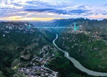 H Huajiang Grand Canyon Bridge (πηγή: Χ / China Xinhua News)