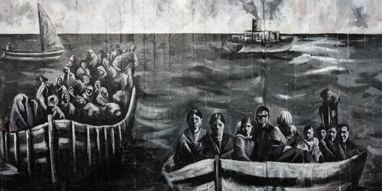 Γκράφιτι που δημιουργήθηκε για τα 100 χρόνια από τη Μικρασιατική Καταστροφή στο χώρο του 3ου Γυμνασίου Νέας Σμύρνης (φωτ.: EUROKINISSI / Γιάννης Παναγόπουλος)