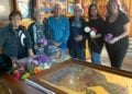 Οι Ίβριοι του Σίδνεϊ στολίζουν την εικόνα της Παναγίας (φωτ.: greekherald.com.au)