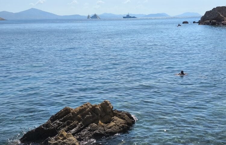 Ευκαιρία για τις τελευταίες βουτιές (φωτ.: EUROKINISSI/Γιώργος Κονταρίνης)
