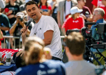 O Τσάρλι Κερκ λίγο προτού δολοφονηθεί (φωτ.: Χ / BPI News)