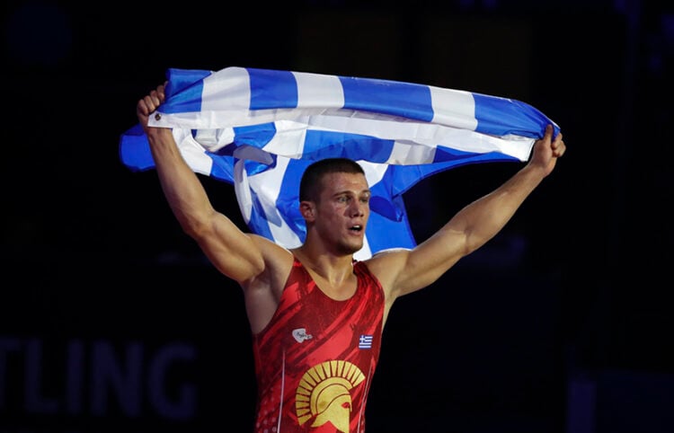 Ο Γιώργος Κουγιουμτσίδης μετά την κατάκτηση του πρώτου παγκόσμιου χρυσού μεταλλίου για την ελληνική πάλη. Ζάγκρεμπ, 15 Σεπτεμβρίου 2025 (φωτ.: EPA / Antonio Bat)