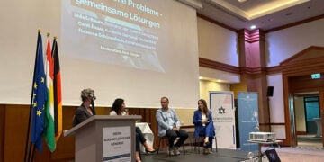 Στιγμιότυπο από το 1ο Κουρδο-εβραϊκό συνέδριο στο Βερολίνο (φωτ.: Facebook / Kurdische Gemeinde Deutschland e.V.)