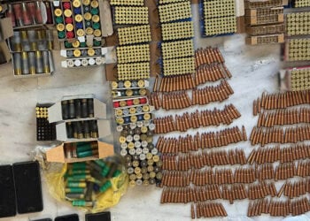 Κάποια από τα ευρήματα της ΕΛΑΣ (φωτ.: Γραφείο Τύπου ΕΛΑΣ / EUROKINISSI)