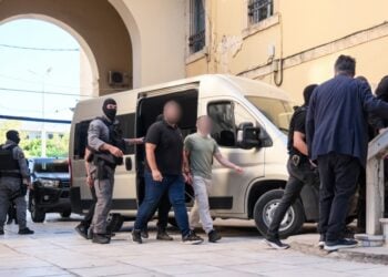 Ορισμένοι από τους κατηγορούμενους ενώ οδηγούνται στον εισαγγελέα (φωτ.: EUROKINISSI)