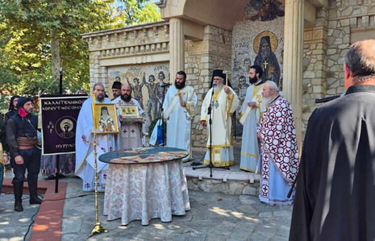 Στο μνημείο που βρίσκεται στον αύλειο χώρο του ναού Αγίου Γεωργίου Ελευθερίου (φωτ.: Μητρόπολη Νεαπόλεως και Σταυρουπόλεως)