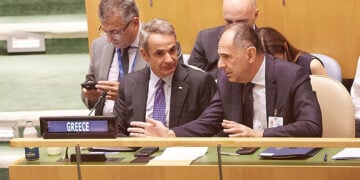 Κυριάκος Μητσοτάκης και Γιώργος Γεραπετρίτης στην 80ή Γενική Συνέλευση των Ηνωμένων Εθνών (φωτ.: Γραφείο Τύπου Πρωθυπουργού / Δημήτρης Παπαμήτσος)