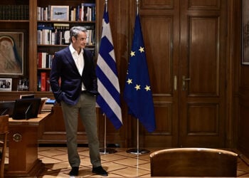 Ο Κυριάκος Μητσοτάκης στο γραφείο του στο Μαξίμου (φωτ.: EUROKINISSI / Μιχάλης Καραγιάννης)