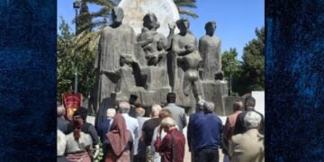Το Μνημείο Μικρασιατών στη Νέα Φιλαδέλφεια (φωτ.: facebook/Σύνδεσμος Μικρασιατών Ν. Φιλαδέλφειας - Ν. Χαλκηδόνας)