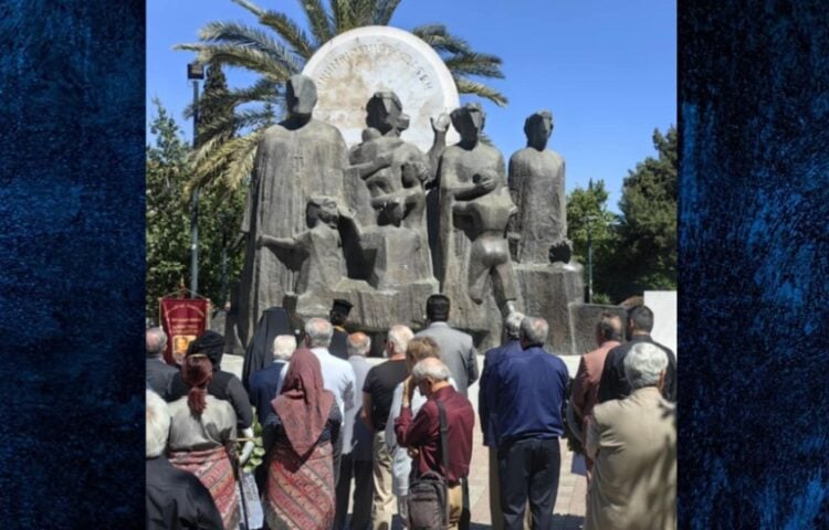 Το Μνημείο Μικρασιατών στη Νέα Φιλαδέλφεια (φωτ.: facebook/Σύνδεσμος Μικρασιατών Ν. Φιλαδέλφειας - Ν. Χαλκηδόνας)