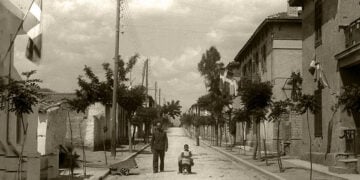 Νέα Φιλαδέλφεια γύρω στο 1940 μάλλον οδός Ανακούς (φωτ.: facebook / Φιλαδελφεια-Χαλκηδονα, αρχείο Σχίζα)