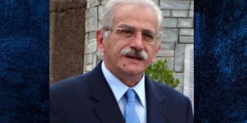 O γενικός διευθυντής του Εθνικού Ιδρύματος Ερευνών και Μελετών «Ελευθέριος Βενιζέλος», Νικόλαος Παπαδάκης (φωτ.: facebook/Kyriakos Pierakkakis)