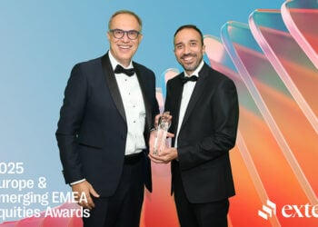 Ο Διευθυντής Επενδυτικών Σχέσεων του ΟΠΑΠ Νίκος Πολυμενάκος, και ο Head of CEO Office Γιάννης Παύλου