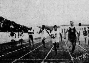 Πανιώνιοι Αγώνες του 1923. Δρόμος των 100 μέτρων: Καραμπάτης, Σταυρίδης, Περίδης (πηγή: panionioshistory.blogspot.com)