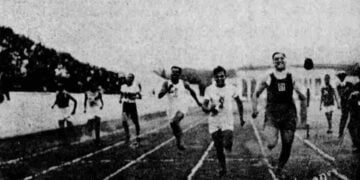 Πανιώνιοι Αγώνες του 1923. Δρόμος των 100 μέτρων: Καραμπάτης, Σταυρίδης, Περίδης (πηγή: panionioshistory.blogspot.com)