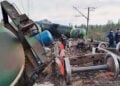 Εκτροχιασμένα βαγόνια-βυτιοφόρα σε τμήμα της σιδηροδρομικής γραμμής μεταξύ της Αγίας Πετρούπολης και της Πσκοβ (πηγή: Χ)