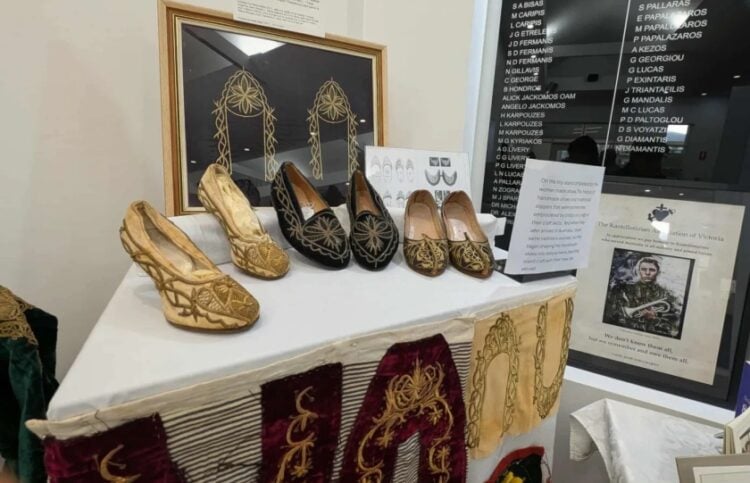 Περίτεχνα κεντημένα παπούτσια και ρούχα από το Καστελόριζο στη μακρινή Αυστραλία (φωτ.: TheGreekHerald/Μαίρη Συνανίδη)