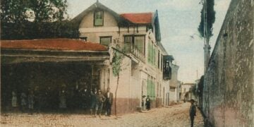 Καρτ ποστάλ πριν από την καταστροφή της Σμύρνης απεικονίζει τον Βουτζά