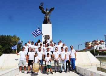 Τα μέλη του Πολιτιστικού Συλλόγου Τεμένους-Παρανεστίου σε ένα καρέ από το βίντεο για τη συμμετοχή τους στο «Φεστιβάλ Τουρισμού Σαγκάης» (φωτ.: Πολιτιστικός Σύλλογος  Τεμένους-Παρανεστίου «Ο Προφήτης  Ηλίας»)