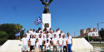 Τα μέλη του Πολιτιστικού Συλλόγου Τεμένους-Παρανεστίου σε ένα καρέ από το βίντεο για τη συμμετοχή τους στο «Φεστιβάλ Τουρισμού Σαγκάης» (φωτ.: Πολιτιστικός Σύλλογος  Τεμένους-Παρανεστίου «Ο Προφήτης  Ηλίας»)