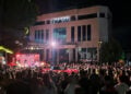 Στιγμιότυπο από τη συναυλία της Μελίνας Ασλανίδου στην Αγία Βαρβάρα (φωτ.: Facebook / Λάμπρος Μίχος)