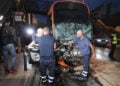 Σύγκρουση λεωφορείου του ΟΑΣΑ με συρμό του τραμ στον Πειραιά (φωτ.: EUROKINISSI / Γιάννης Παναγόπουλος)