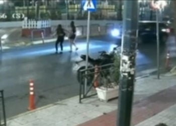 (Στιγμιότυπο από το βίντεο που κατέγραψε κάμερα ασφαλείας)