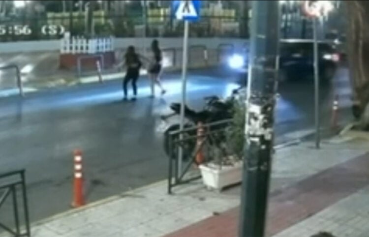 (Στιγμιότυπο από το βίντεο που κατέγραψε κάμερα ασφαλείας)