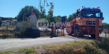Η είσοδος της μάντρας όπου έγινε η έκρηξη (πηγή: ΕΡΤ)
