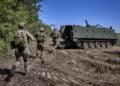 Ουκρανοί στρατιώτες στη διάρκεια εκπαίδευσης στο Χάρκοβο (φωτ.: EPA/Sergey Kozlov)
