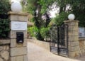 Η είσοδος της Βίλλας Κώνστα στη Νέα Ερυθραία (φωτ.: Facebook / Δήμος Κηφισιάς)