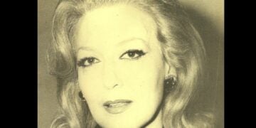 Από την παράσταση «Πλατωνικοί διάλογοι», 1977-78, στο
Θέατρο Αθηνών (φωτ.: Αρχείο: Nikos G. Siskas/ Facebook/ Βούλα Ζουμπουλάκη - Voula Zoumpoulaki)