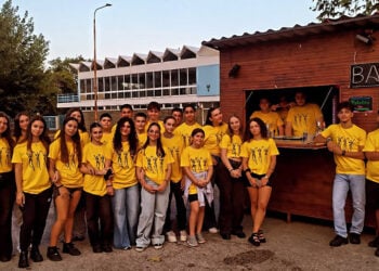 Η νεολαία του συλλόγου, έτοιμη για δράση (φωτ.: Facebook / Σύλλογος Ποντίων Χορευτών Ξάνθης «Τραντέλλενες»)