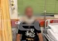 Το θύμα του ξυλοδαρμού με κολάρο για το λαιμό στο νοσοκομείο (φωτ.: glomex)