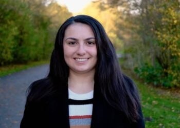 Η Άνι Ζαλινιάν έγραψε ιστορία καθώς είναι η πρώτη γυναίκα από την Αρμενία που εκλέχθηκε βουλευτής στην ολλανδική βουλή (φωτ.: facebook/Εθνική Επιτροπή Δικαίωσης Αρμενίων)