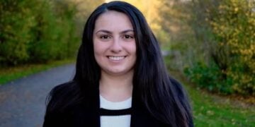 Η Άνι Ζαλινιάν έγραψε ιστορία καθώς είναι η πρώτη γυναίκα από την Αρμενία που εκλέχθηκε βουλευτής στην ολλανδική βουλή (φωτ.: facebook/Εθνική Επιτροπή Δικαίωσης Αρμενίων)